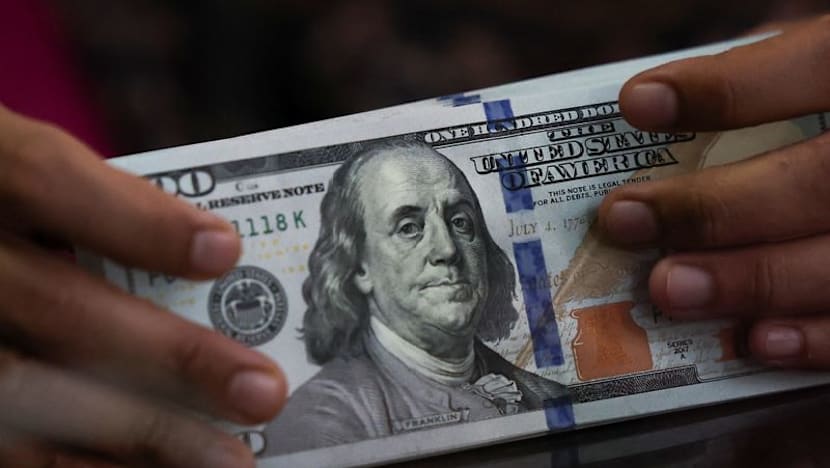 Developing Story: Dollar surges in September, leaving euro lagging