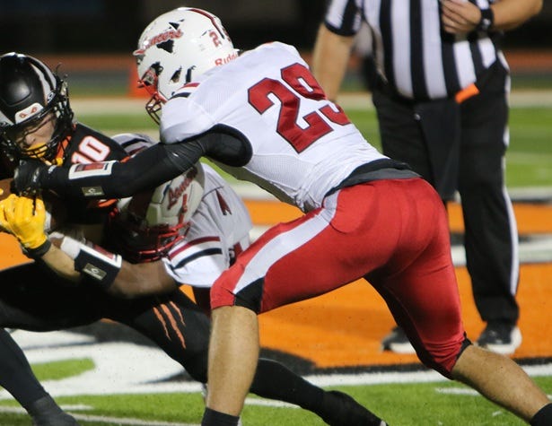 Top 25 Showdown: No. 6 St. Xavier Battles No. 20 La Salle in Blitz 5 Game of the Week