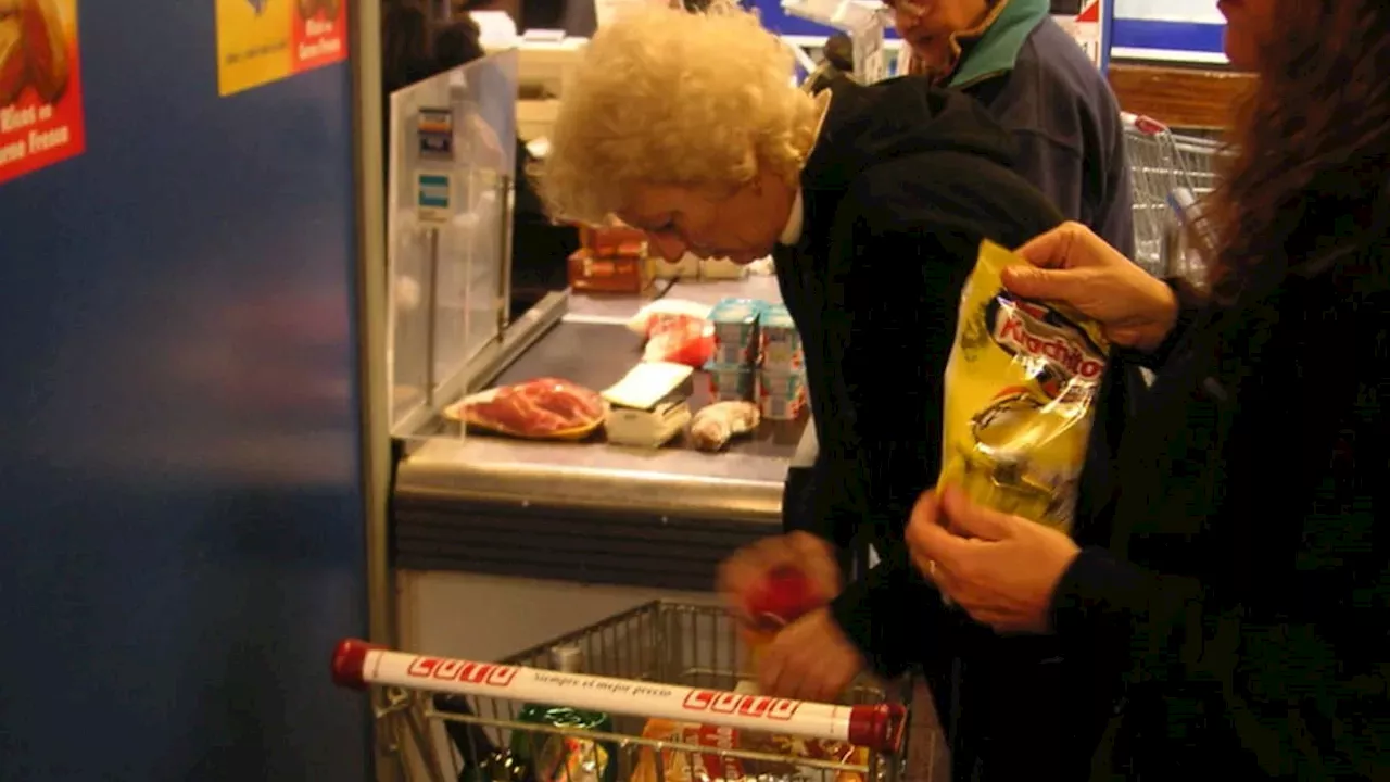 Nostalgia Alert: 12 Everyday Habits From the 1960s That Would Shock You Today