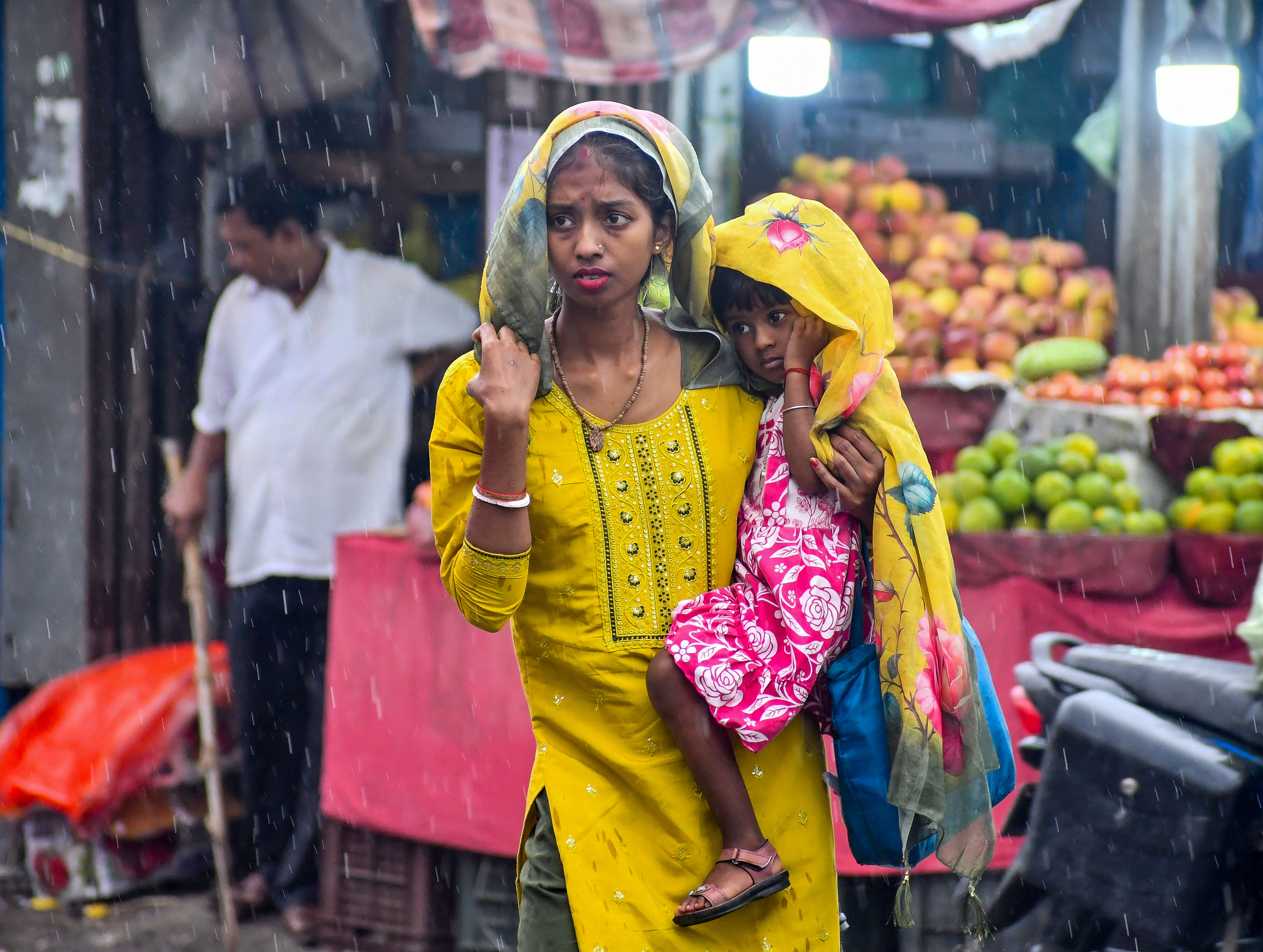 IMD forecasts rain in several states, warm weather in Delhi