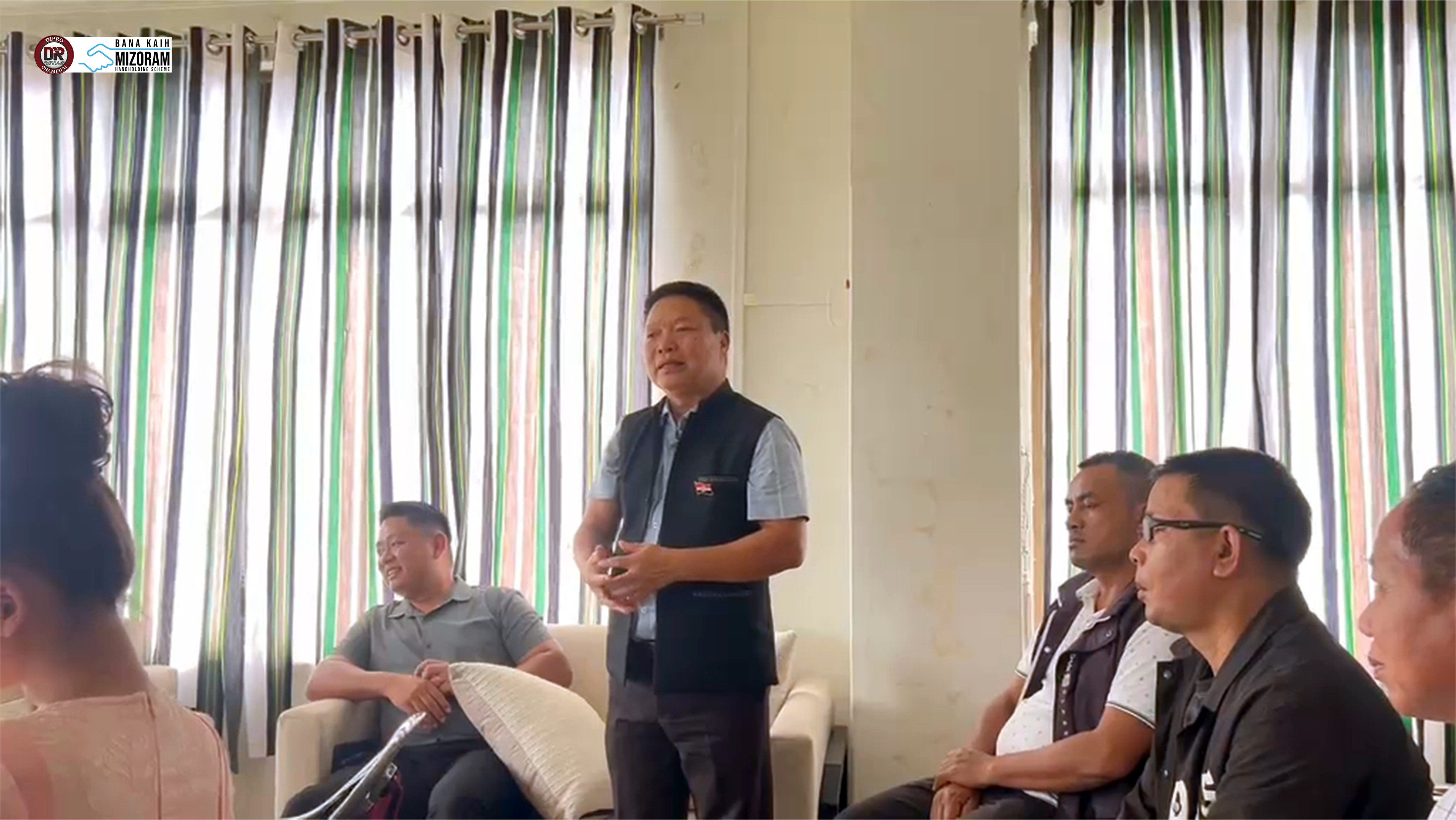 Khawzawl DC Felicitates Jeevan Raksha Padak Awardee C. Laldinkimi