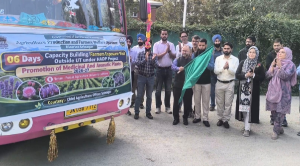 Director Agriculture Kashmir flags off farmers group for exposure visit to PAU